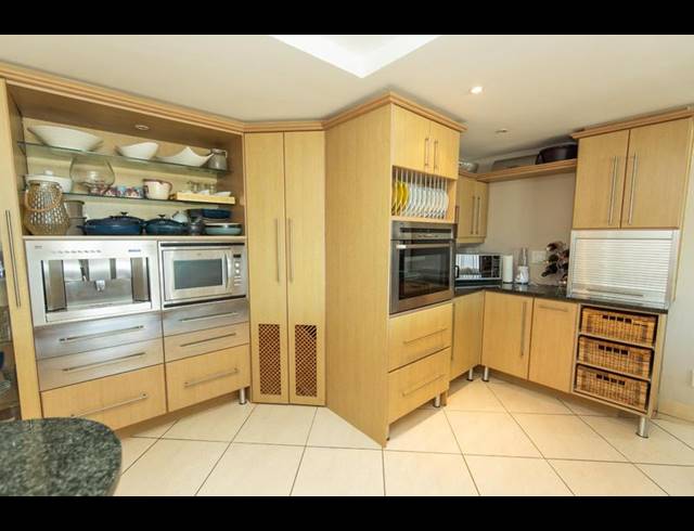 4 BEDROOM APARTMENT FOR SALE IN BROOKES HILL